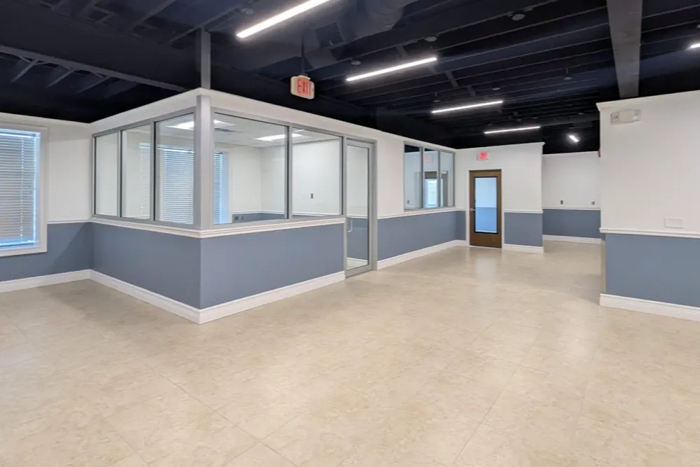 Open work area in the 417 suite